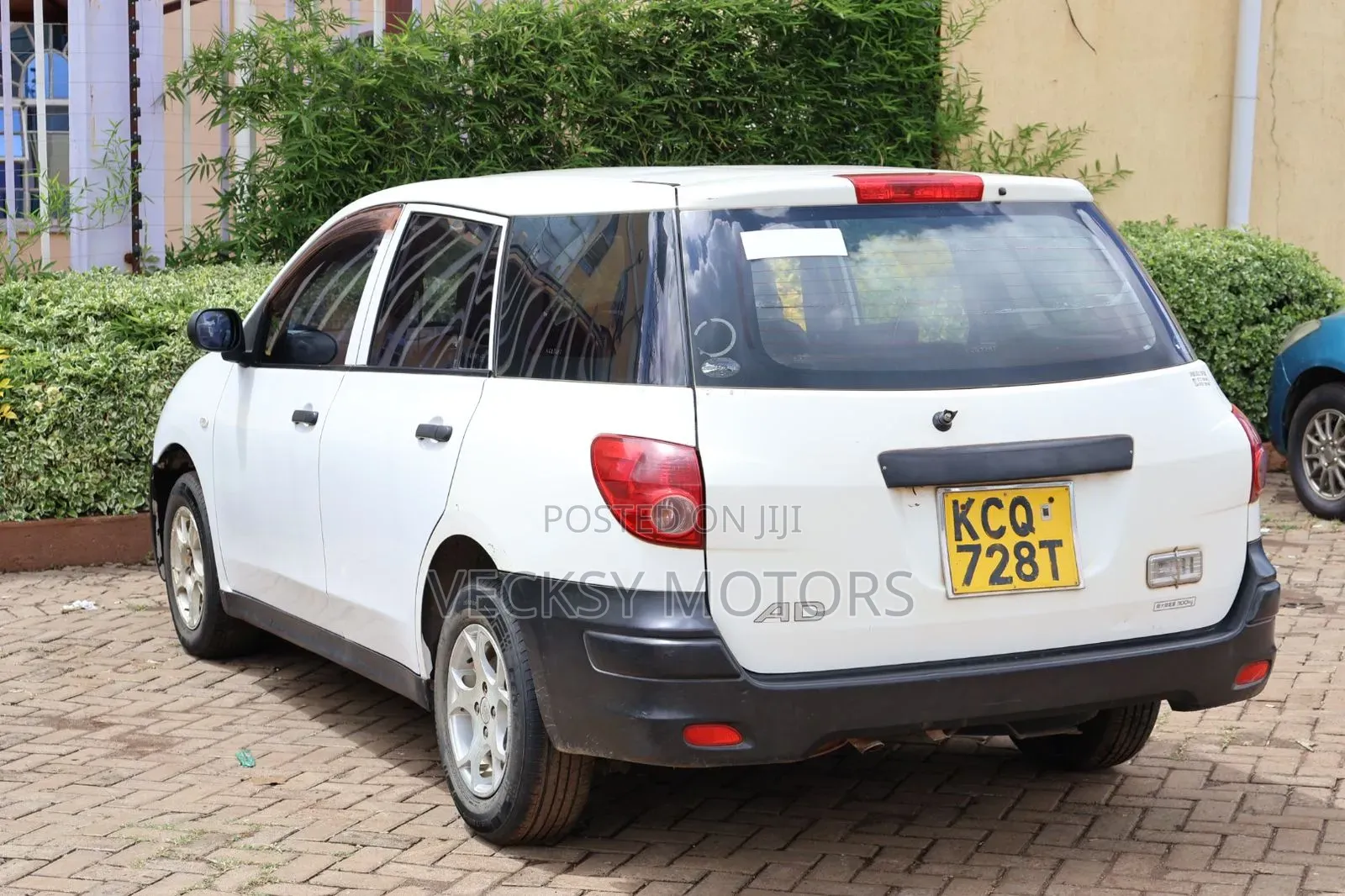 Nissan Advan 2011 White