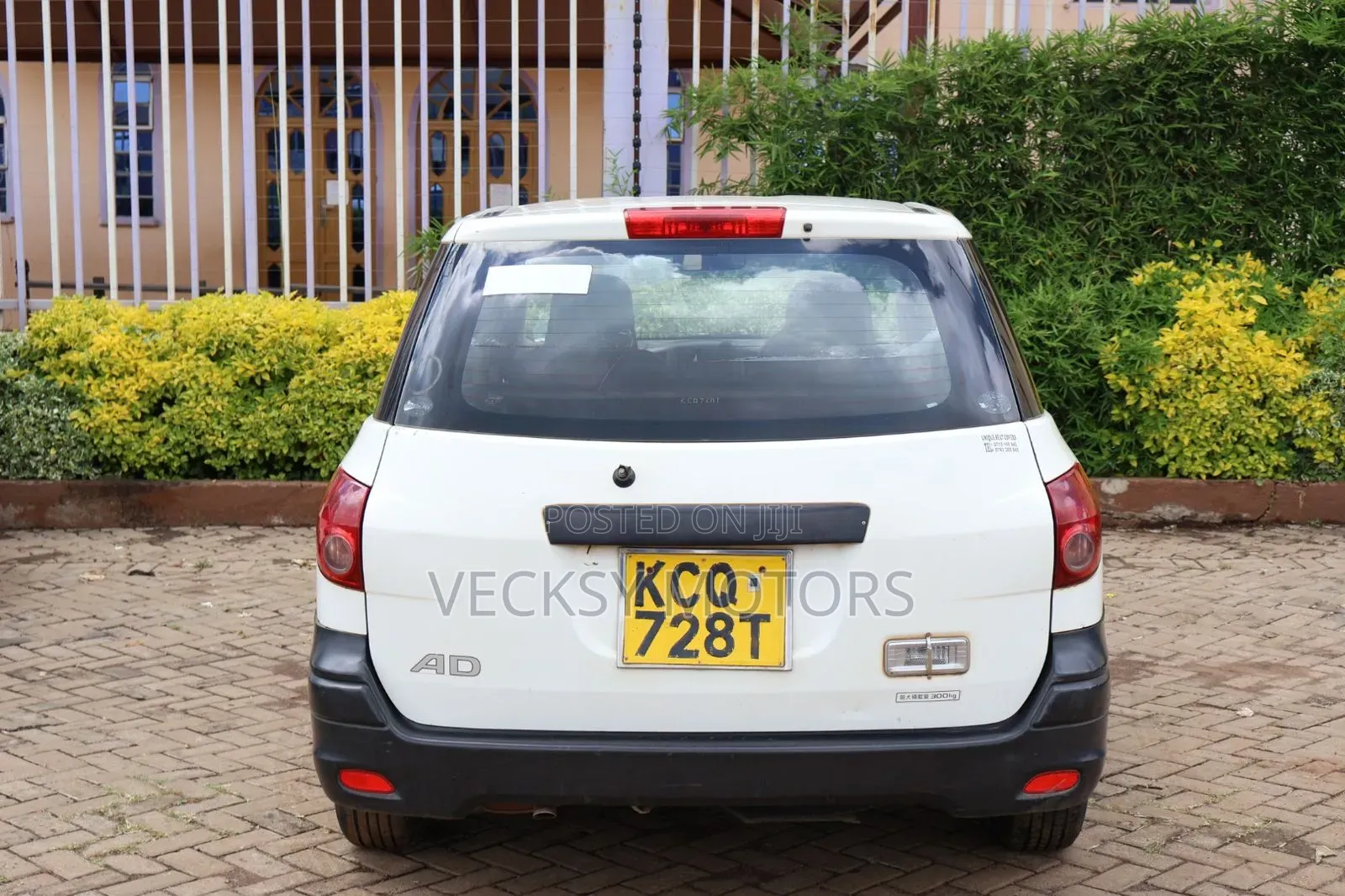 Nissan Advan 2011 White