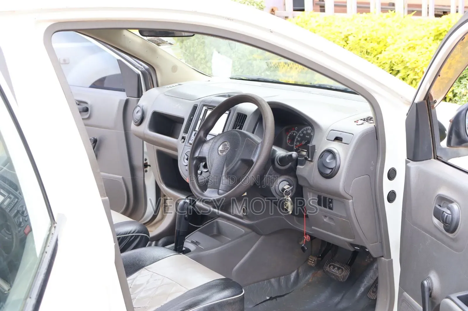 Nissan Advan 2011 White
