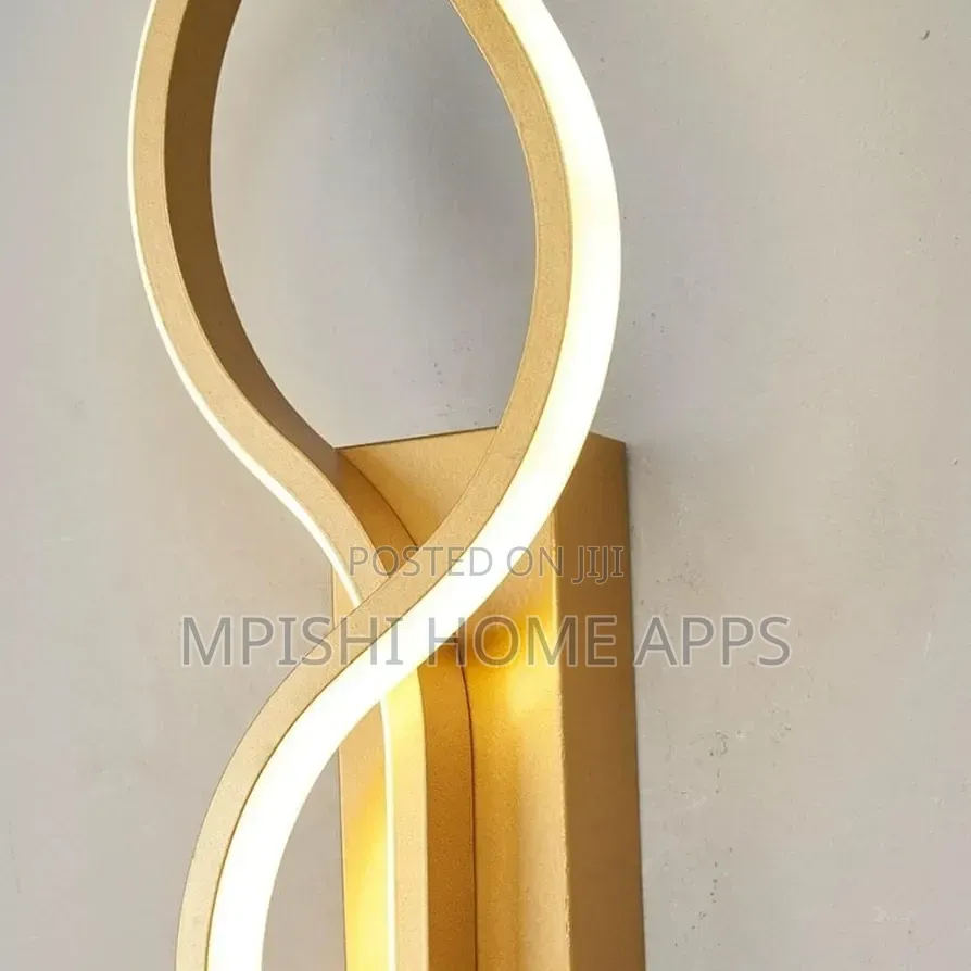 Wave-Shaped Gold Led Wall Light