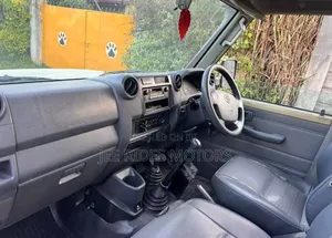 Toyota Land Cruiser 2010 White