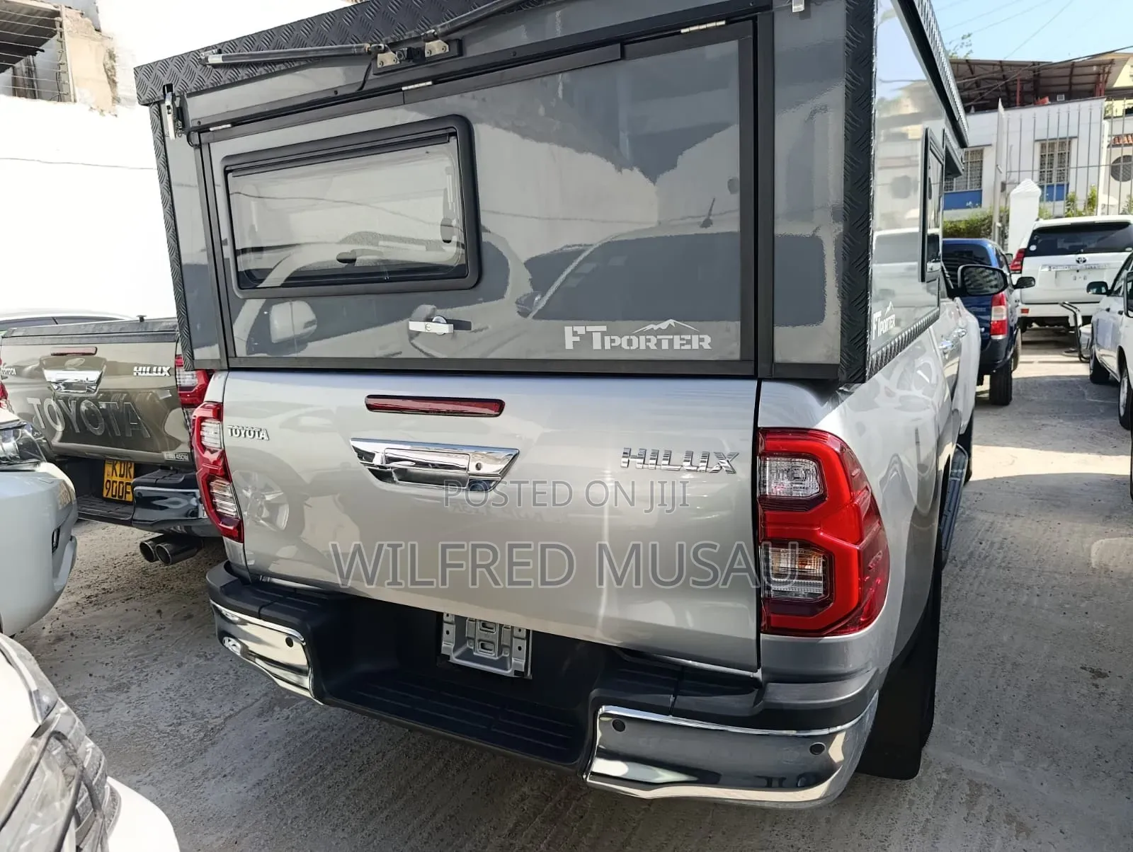 Toyota Hilux 2024 Gray