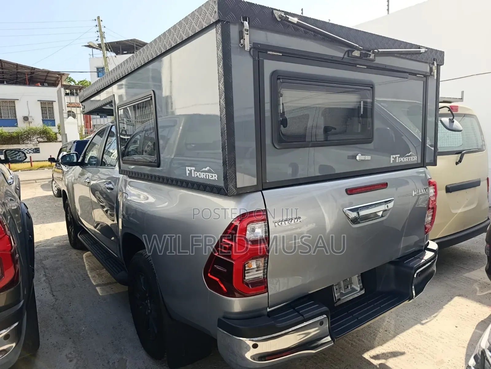 Toyota Hilux 2024 Gray