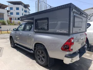 Toyota Hilux 2024 Gray