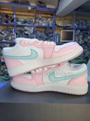 Air Jordan 1 Pink Sizes 36,37,38,39,40 Accessible