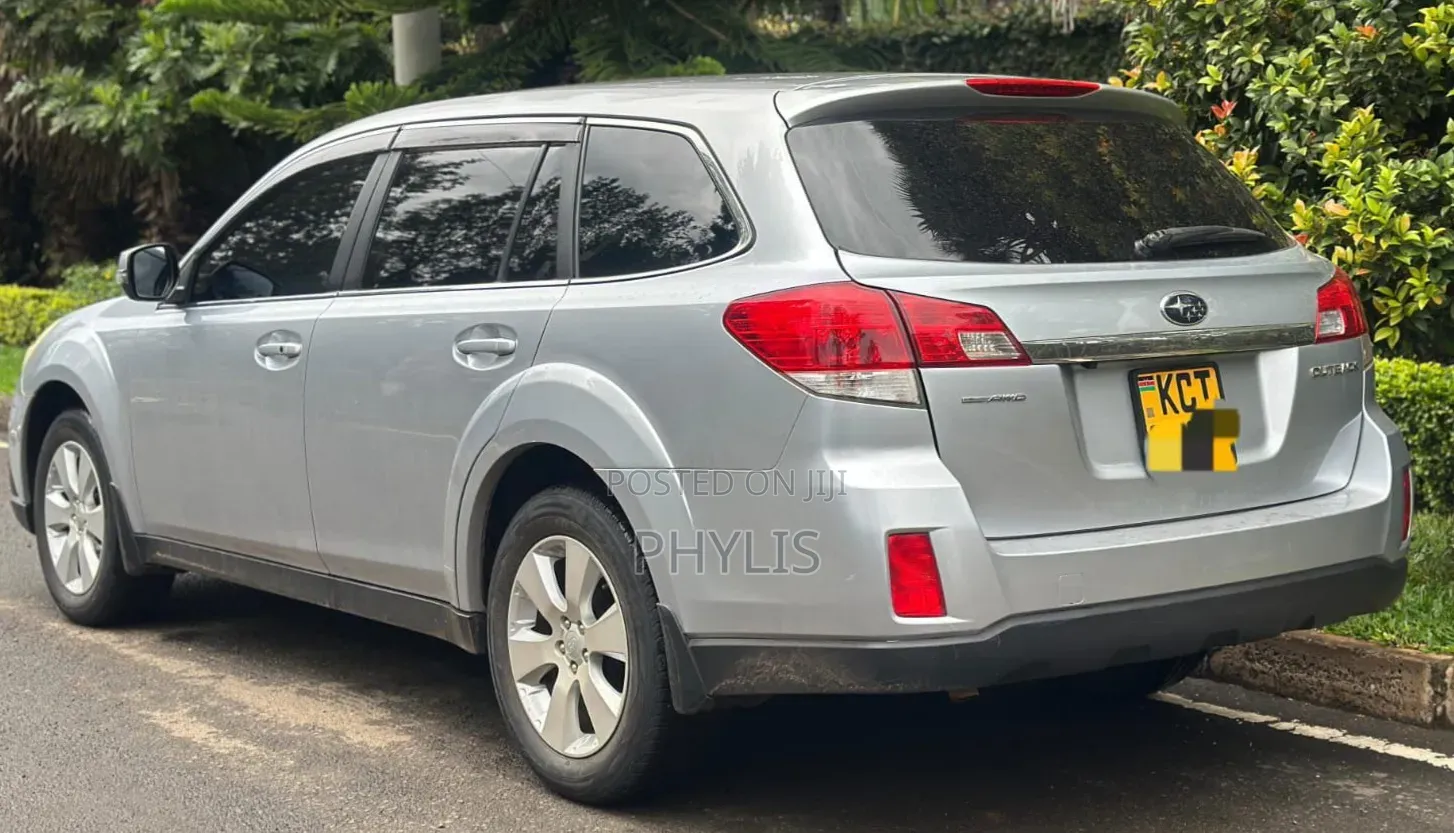 Subaru Outback 2.5i 2011 Silver
