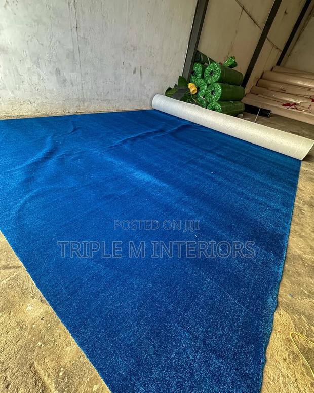 High Quality Plain Blue Carpet Roll for Modern Living