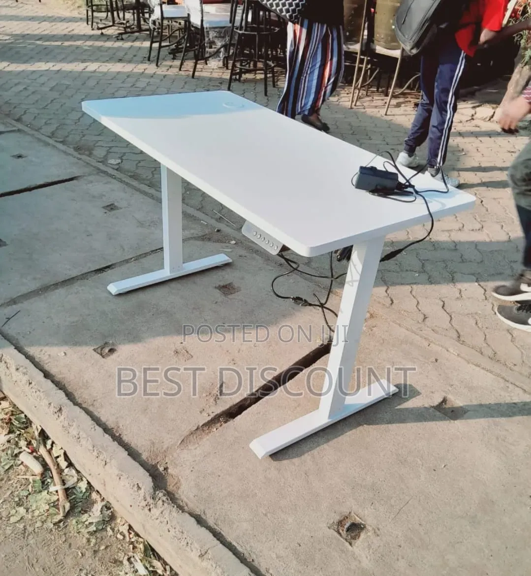 Electric Table / Adjustable Desk