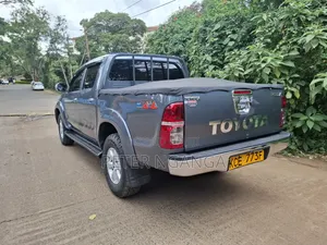 Toyota Hilux 2009 Gray