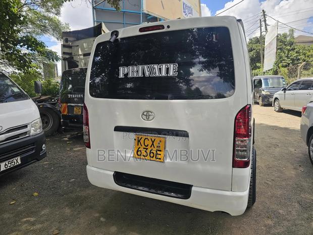 Toyota HiAce 2014 White