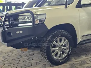 Toyota Land Cruiser 4.5 V8 VXR 2018 White
