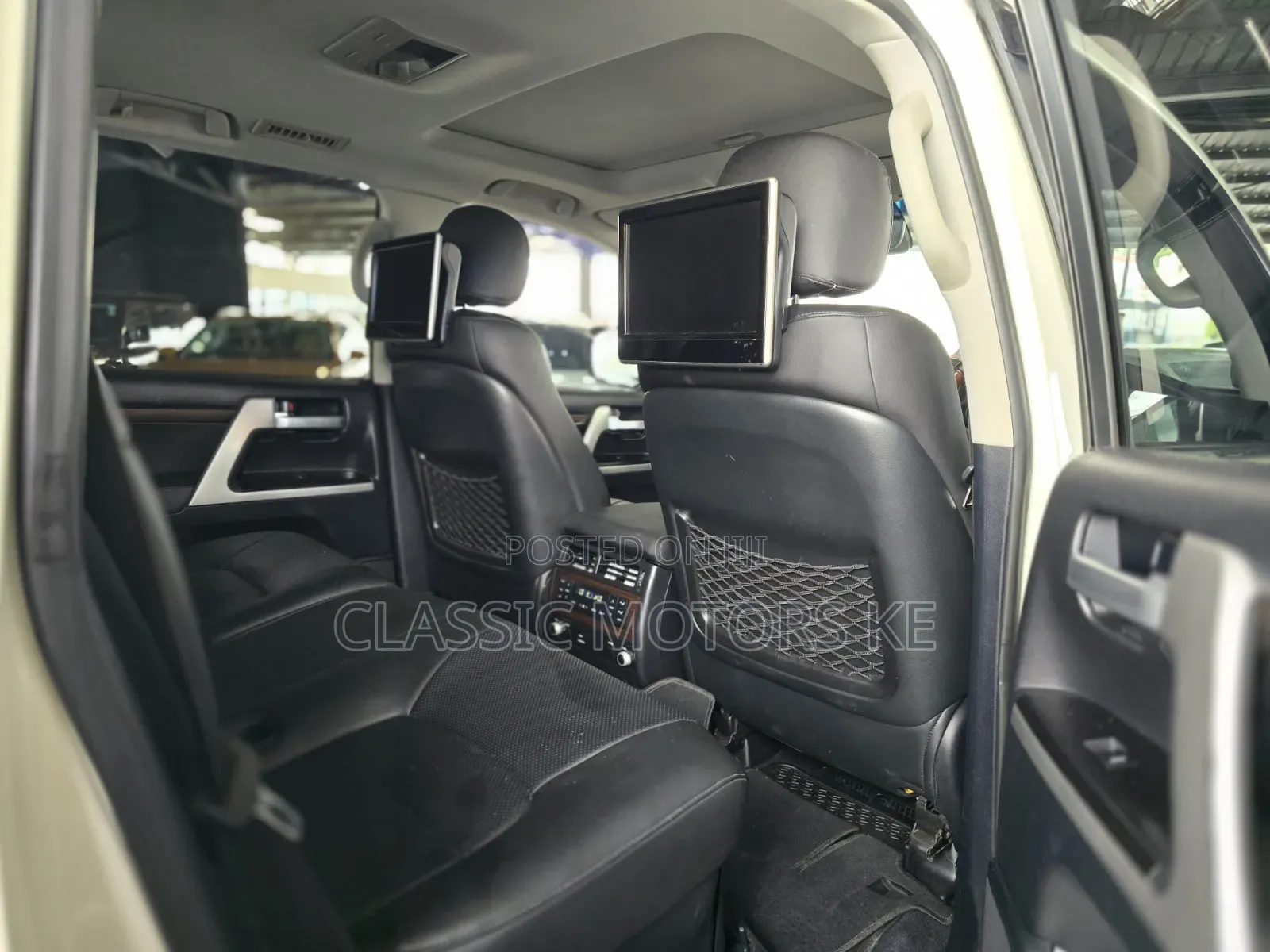 Toyota Land Cruiser 4.5 V8 VXR 2018 White