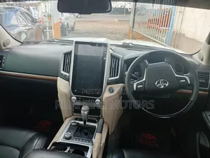 Toyota Land Cruiser 2012 White