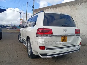 Toyota Land Cruiser 2012 White