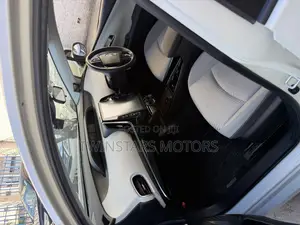 Toyota Prius 2019 White