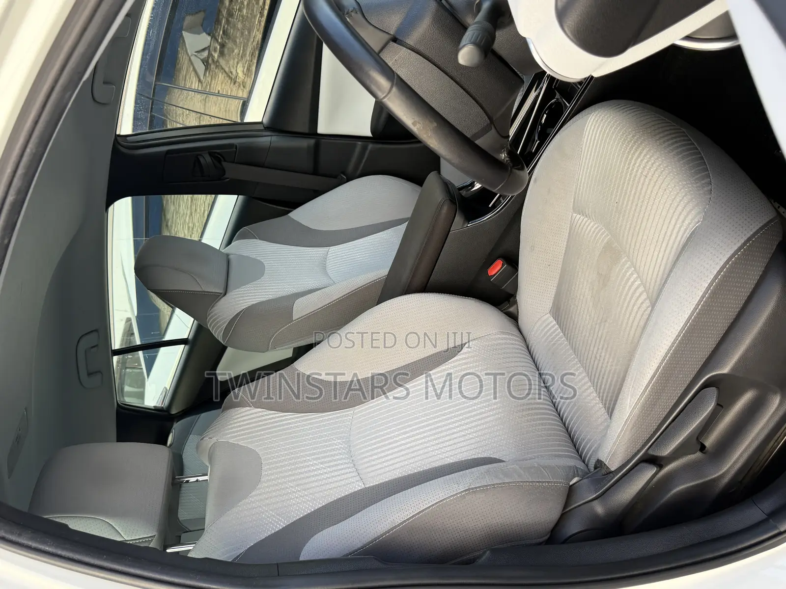 Toyota Prius 2019 White