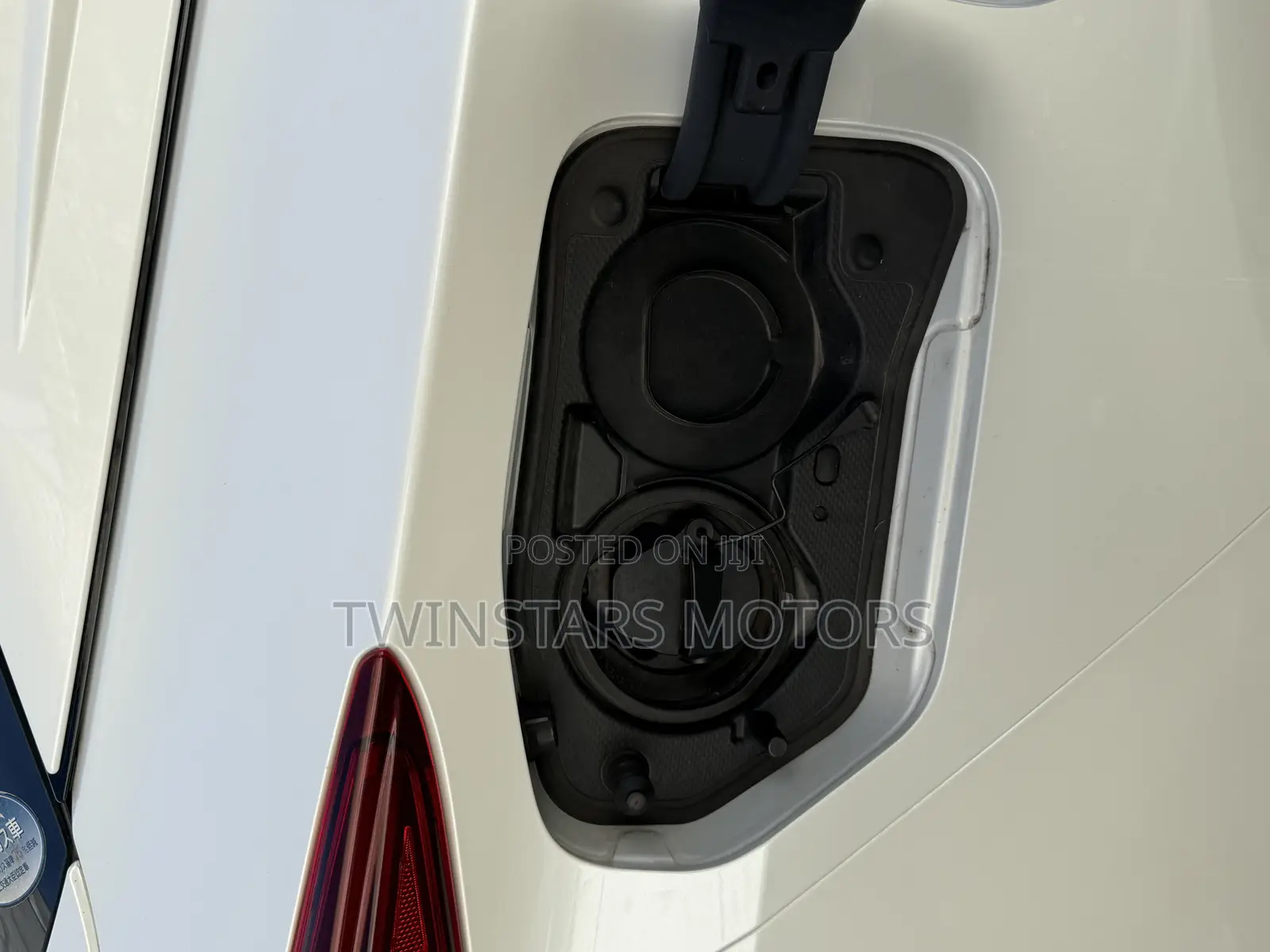 Toyota Prius 2019 White