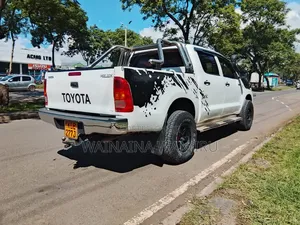 Toyota Hilux 2009 White