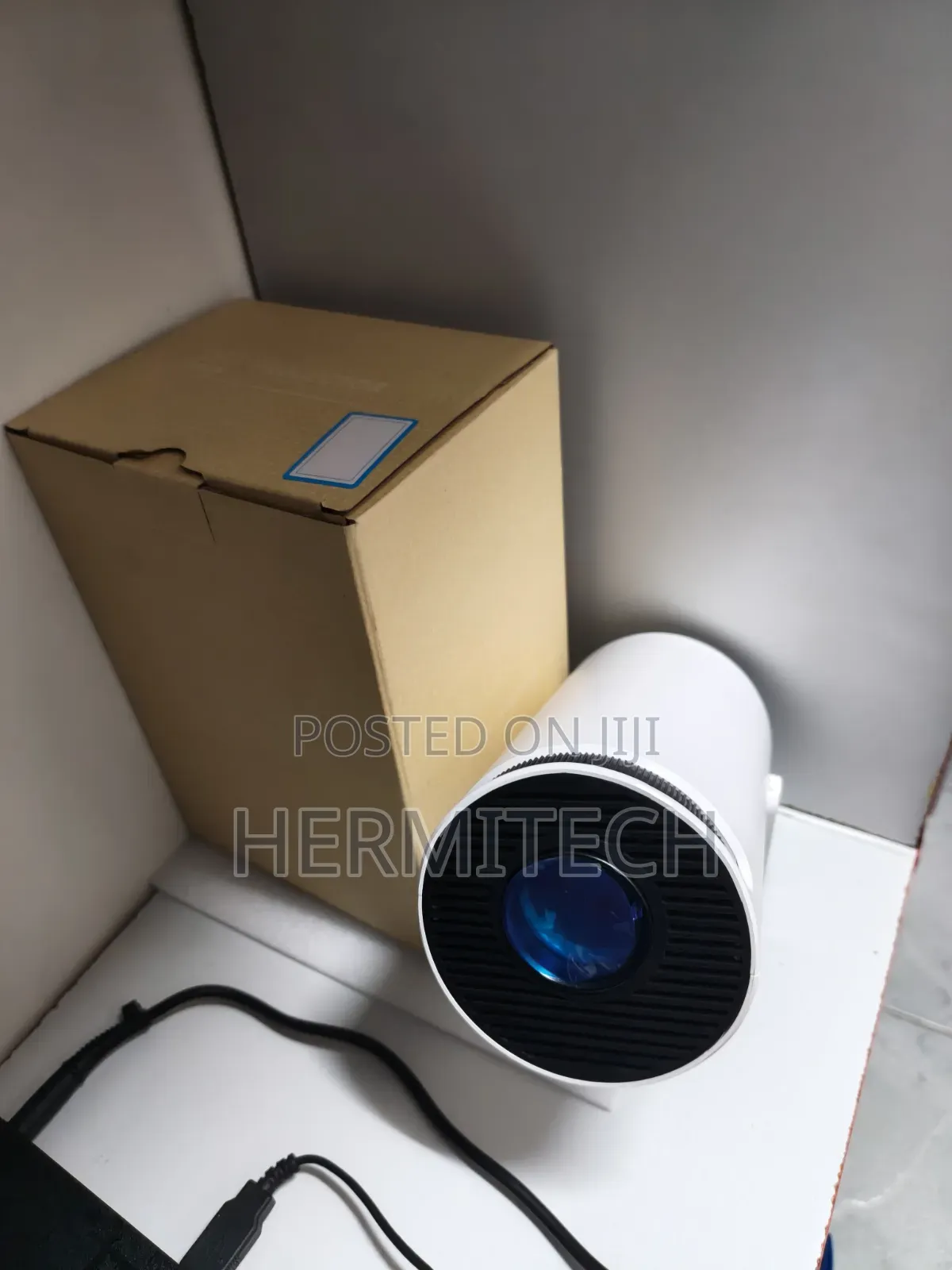 Higher Brightness Resolution Wifi Smart Bluetooth Hy300 Projector