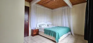 5bdrm Maisonette in Seketo, Oluulua for sale