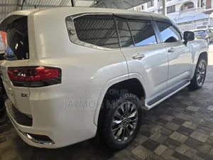 Toyota Land Cruiser 2024 Pearl