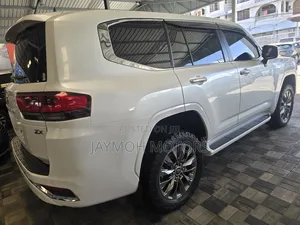 Toyota Land Cruiser 2024 Pearl