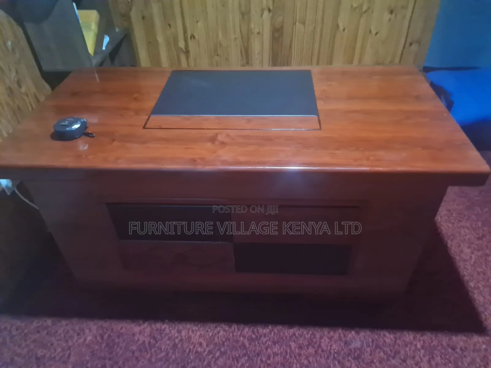 Office Desk;