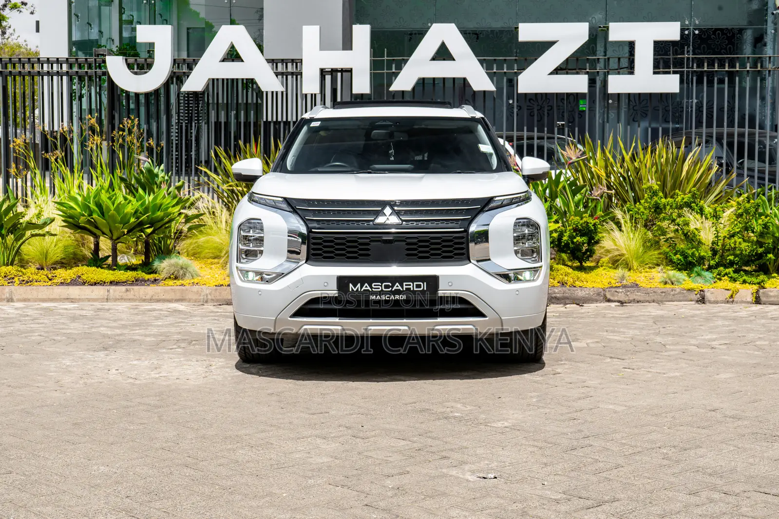 Mitsubishi Outlander 2023 White