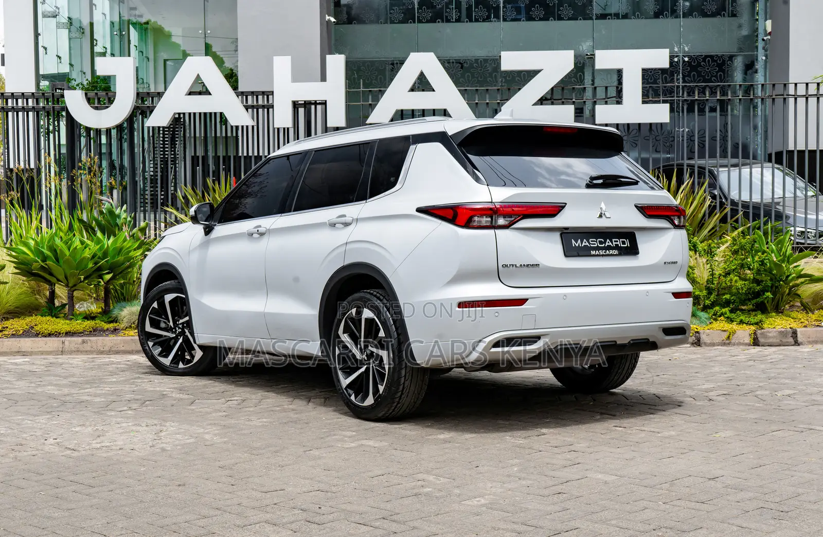 Mitsubishi Outlander 2023 White