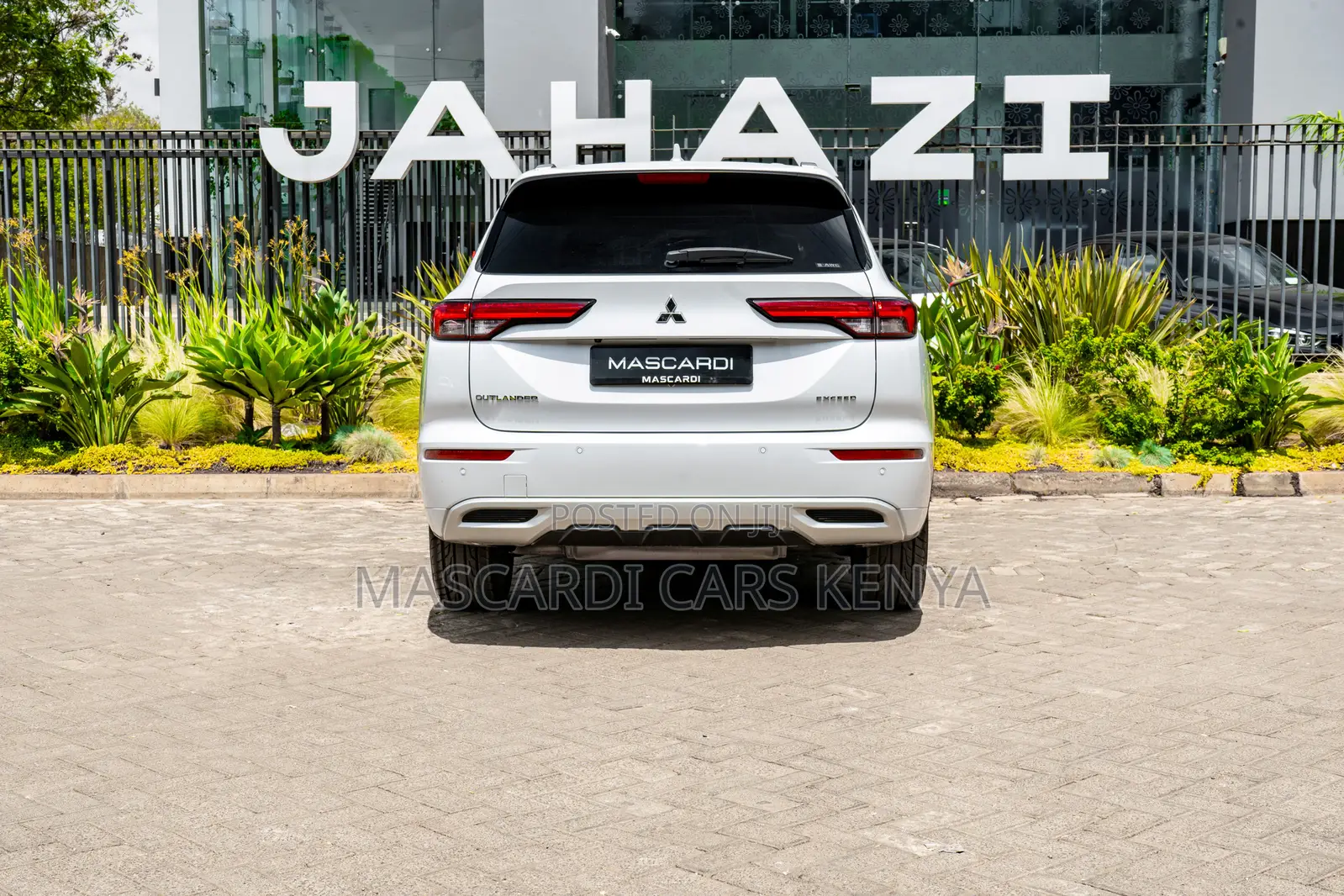 Mitsubishi Outlander 2023 White