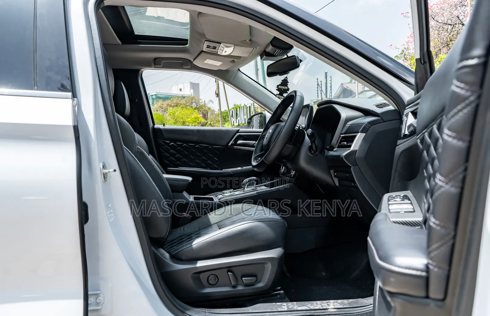 Mitsubishi Outlander 2023 White