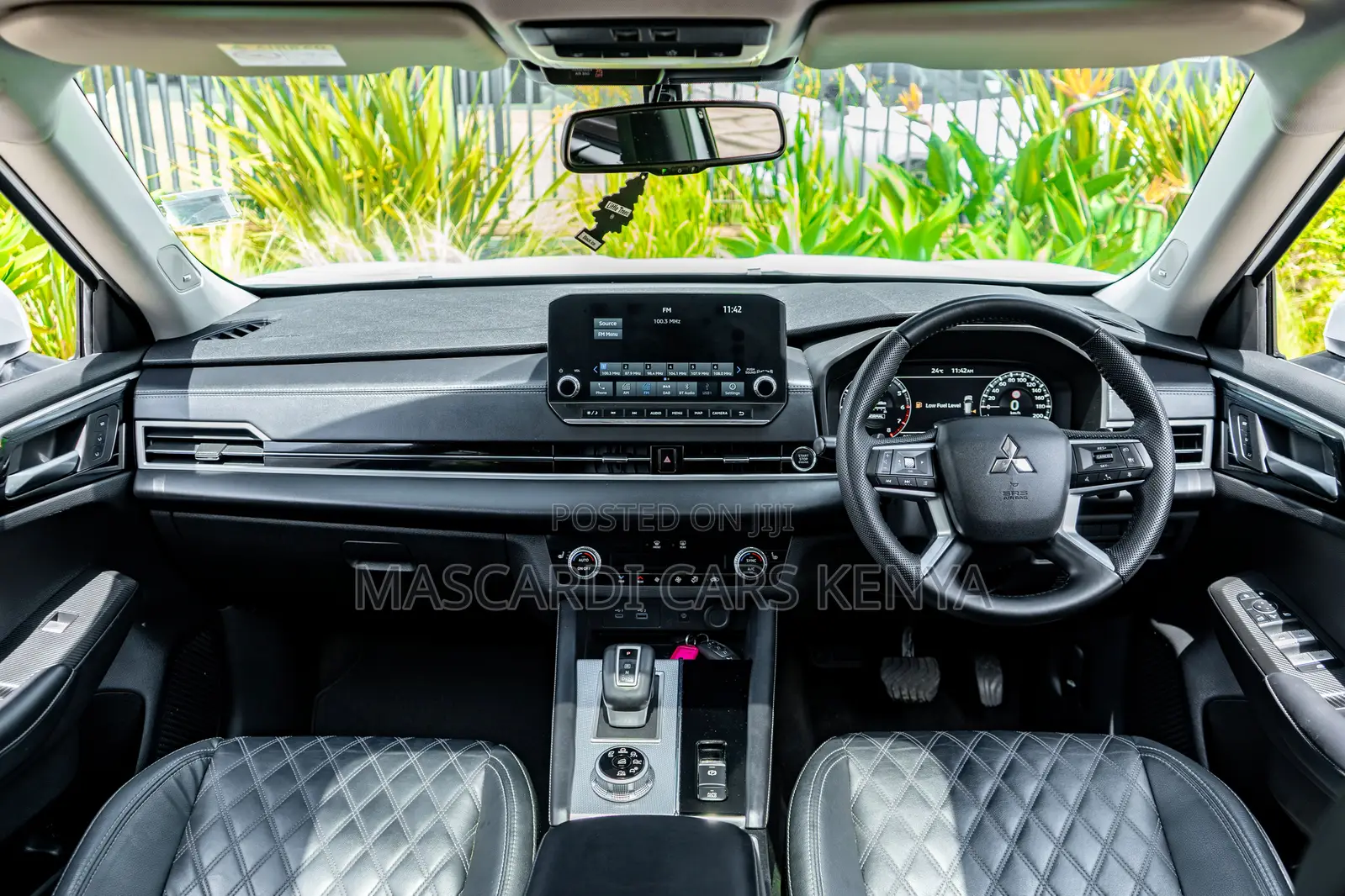 Mitsubishi Outlander 2023 White