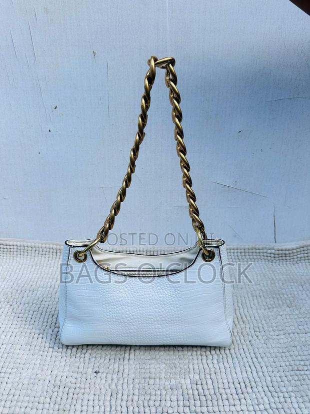 Hic White Crocodile-Embossed Shoulder Bag With Gold Chain Strap
