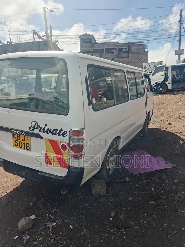 Toyota HiAce 2001 White