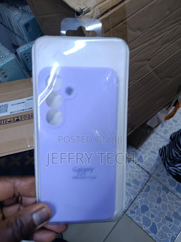 Lavender-Colored Silicone Case for Samsung Galaxy Smartphone.
