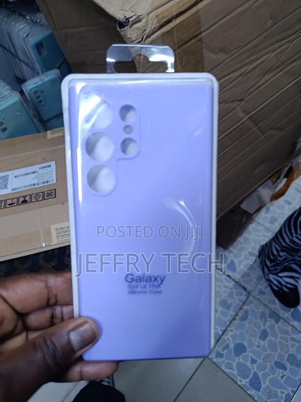 Lavender Silicone Case Designed for the Samsung Galaxy S24 Ultra.