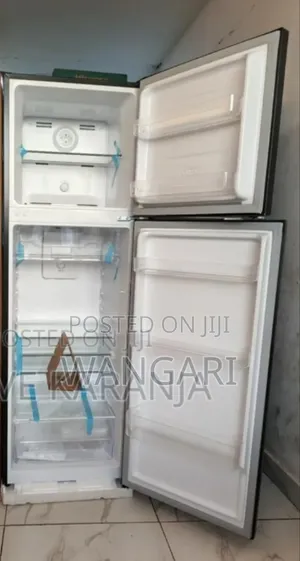 Modern Fridge. Von 334l Fridge