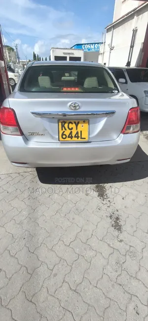 Toyota Axio 1.5 G 2WD 2013 Silver