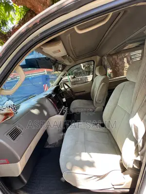 Toyota Grand HiAce 2000 White