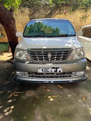 Toyota Grand HiAce 2000 White