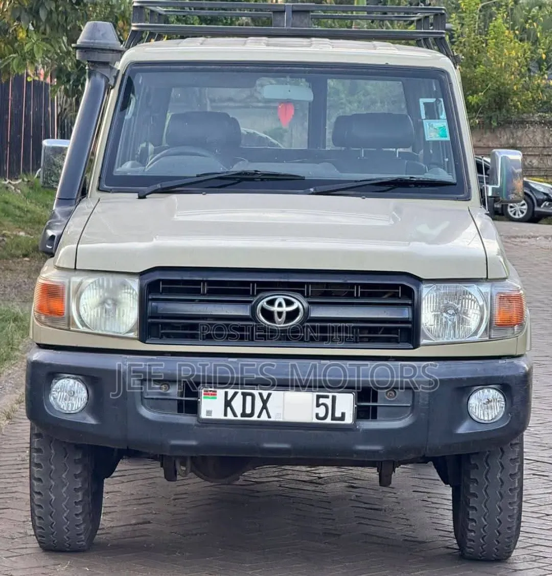 Toyota Land Cruiser 2010 White