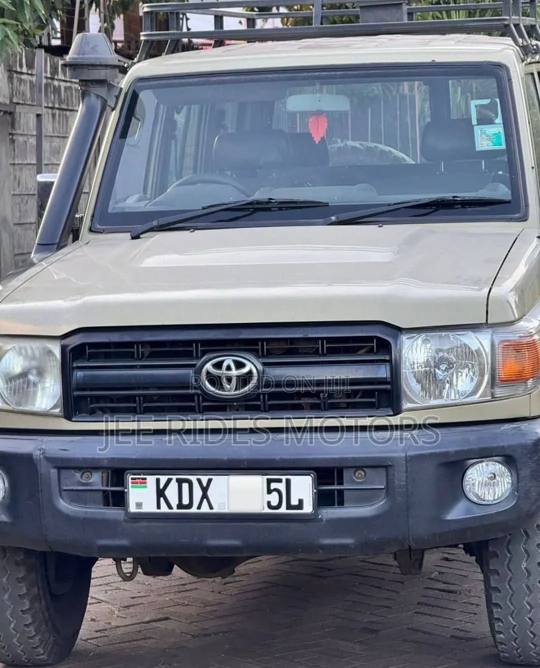 Toyota Land Cruiser 2010 White