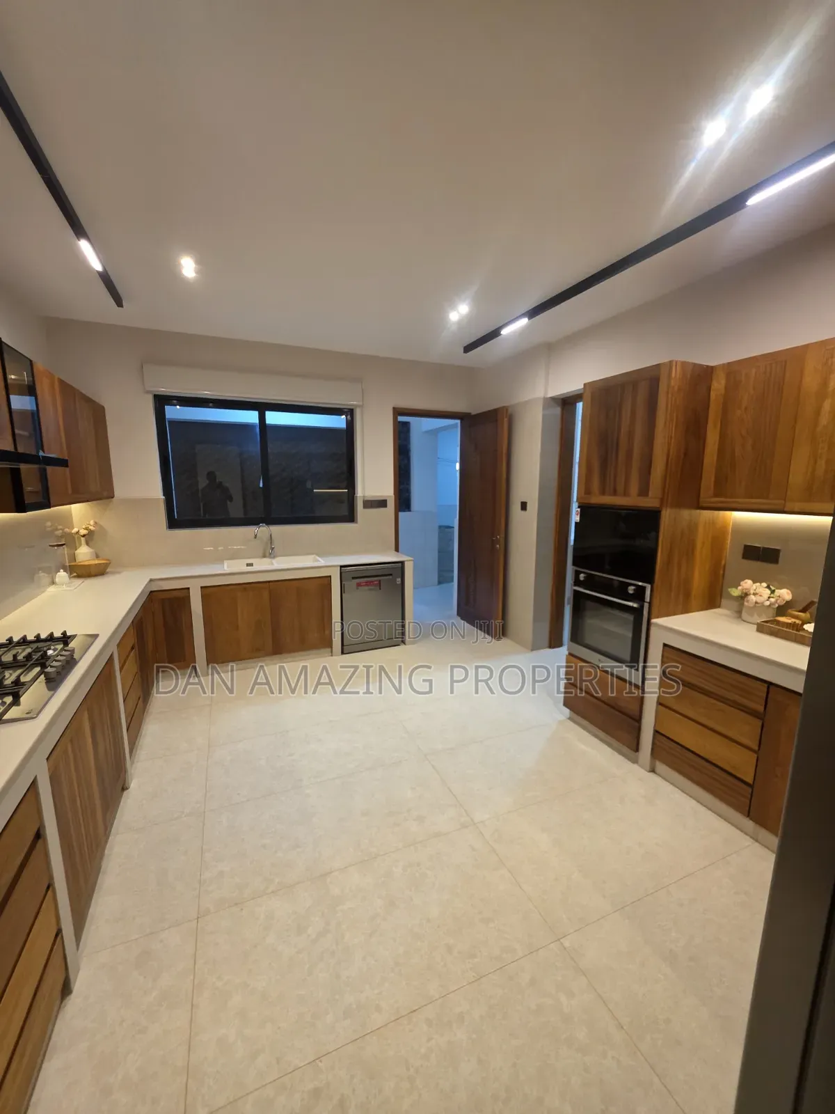 3bdrm Apartment in Nyali Plus Dsq for sale