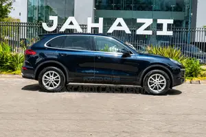 Porsche Cayenne 2016 Blue