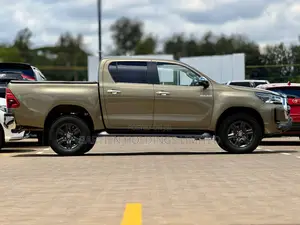Toyota Hilux 2022 Gold