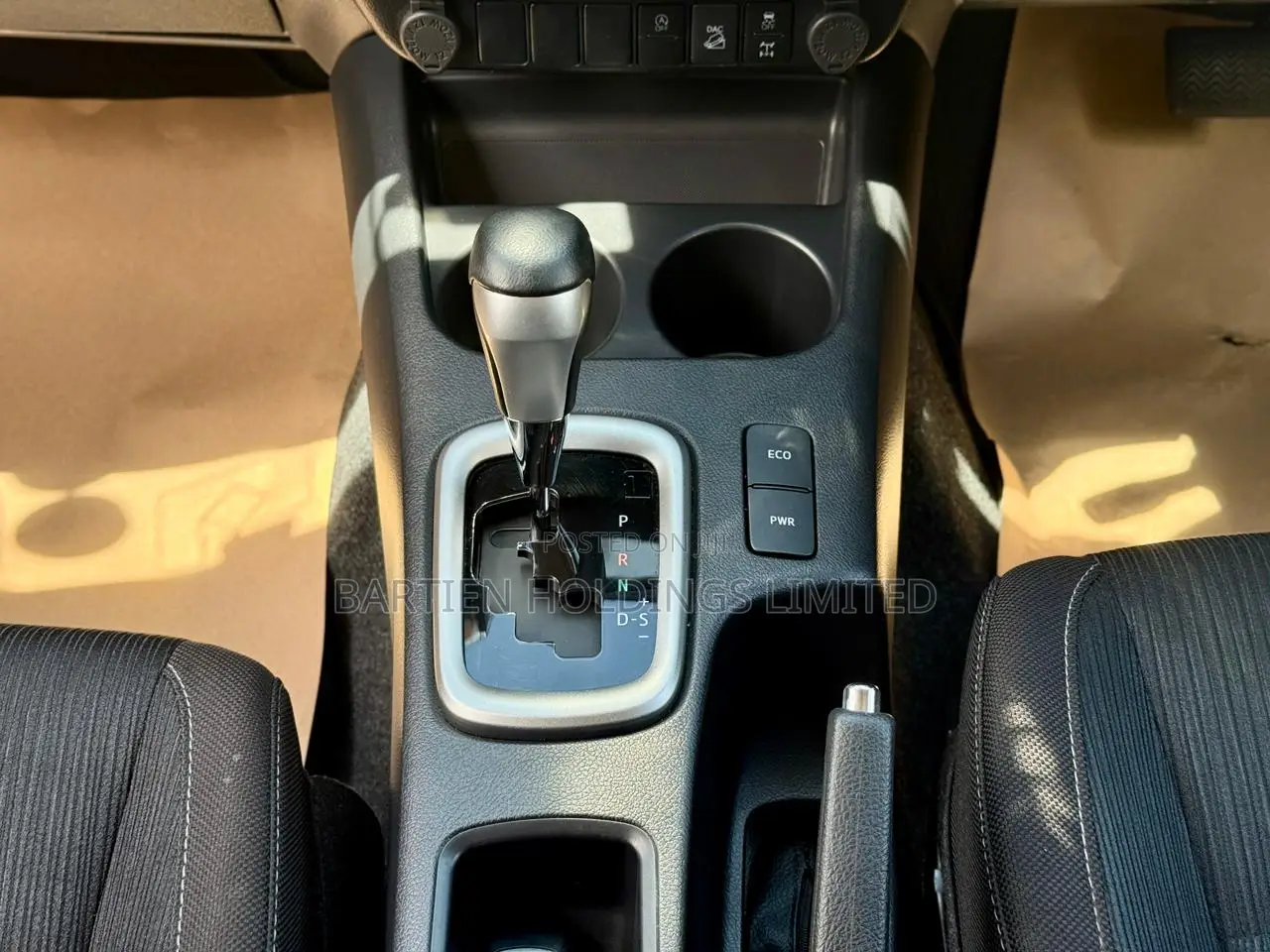 Toyota Hilux 2022 Gold