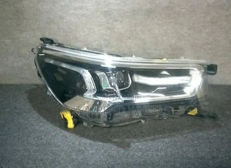 Left Headlight Toyota Hilux 2020 3df-Gun125