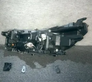 Left Headlight Toyota Hilux 2020 3df-Gun125