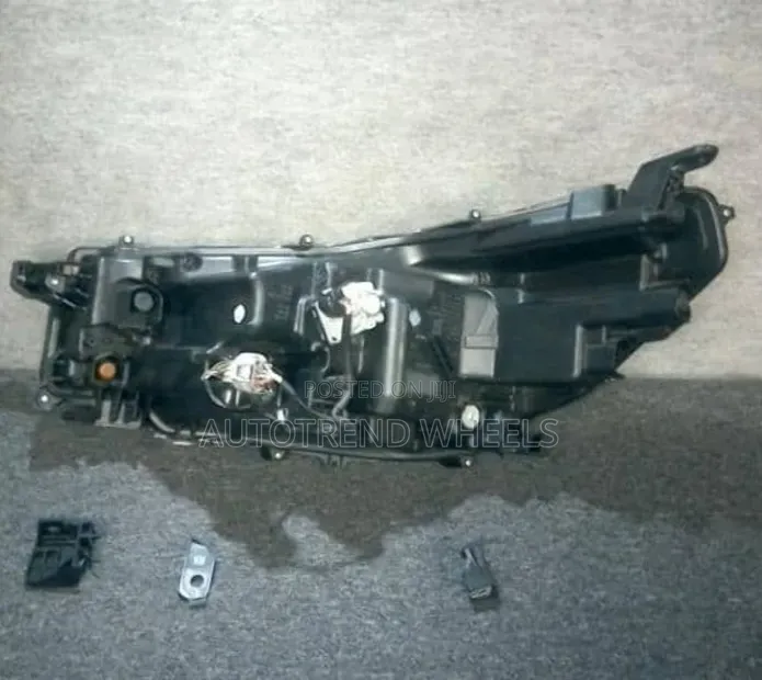 Left Headlight Toyota Hilux 2020 3df-Gun125