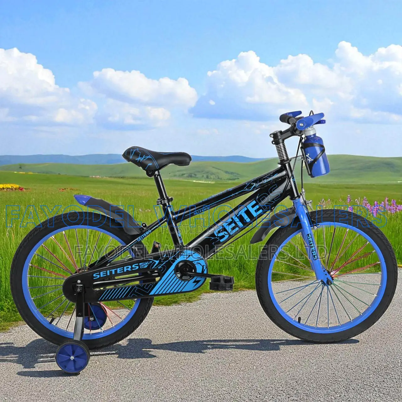 Size 20 Seiters With a Water Bottle and Training Wheels